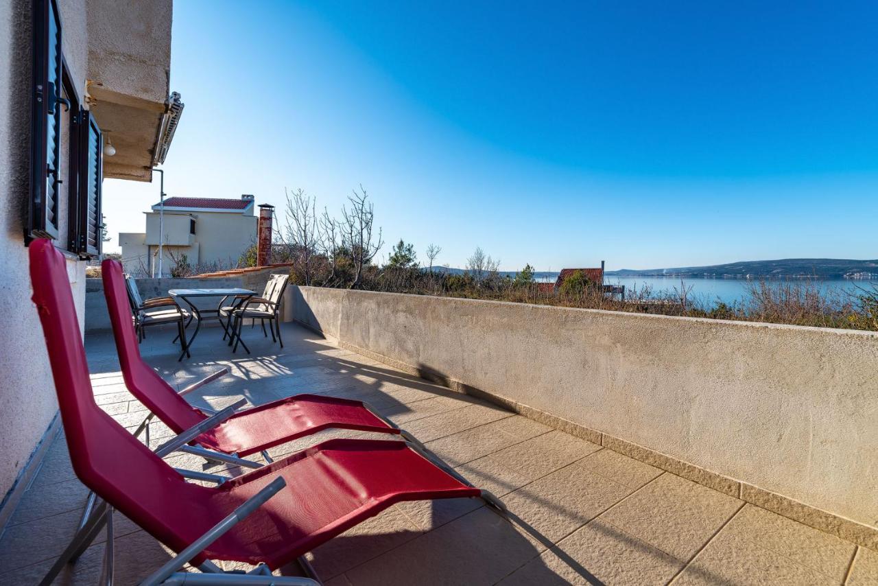 Apartment Sea And Mountain With Pool Novigrad  Eksteriør billede